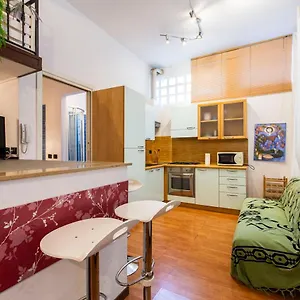 https://navigli-toy-artistic-apartment.italymilanhotels.net